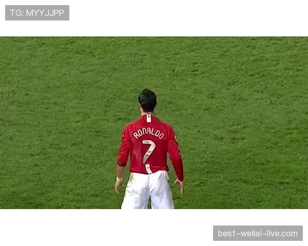 为什么这个任意球判罚让全场哗然？规则细节曝光