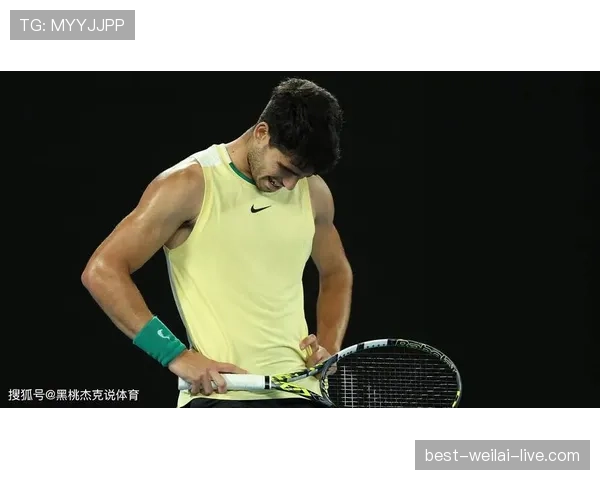 德约科维奇赛前啃冰块的样子，真不像拿过24个大满贯的人