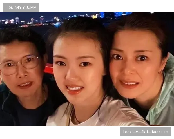 张常宁在家吃顿饭，光配菜都摆了八道